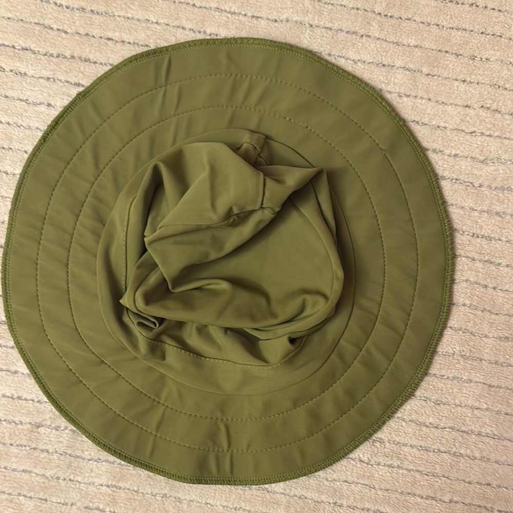 Green Wide-Brimmed Sun Hat with Matte Finish - Picture 2 of 5